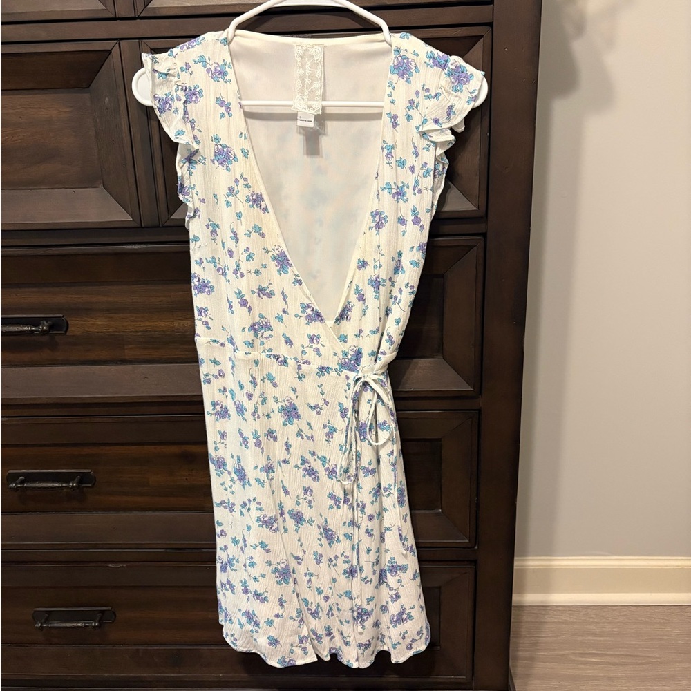 Sadie & Sage White Mini Wrap Dress with Blue Floral Print